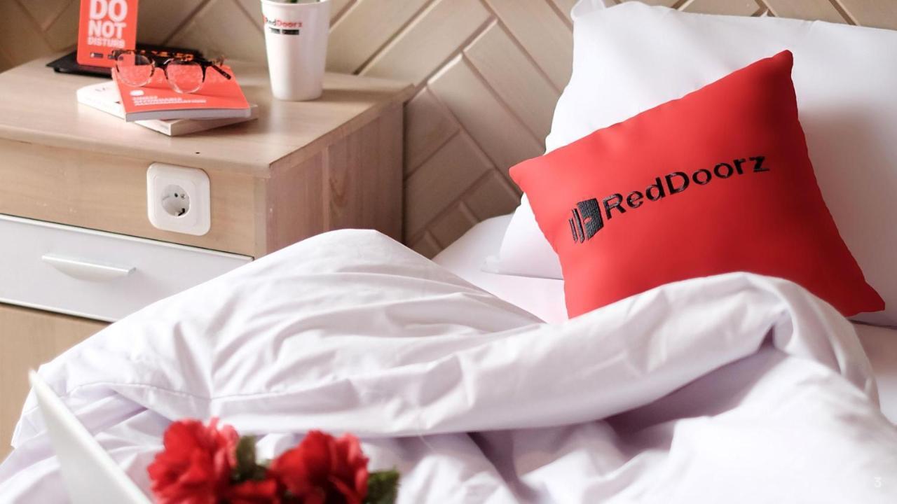 Reddoorz Bamboo Saigon Hotel Su Van Hanh Cidade de Ho Chi Minh Exterior foto
